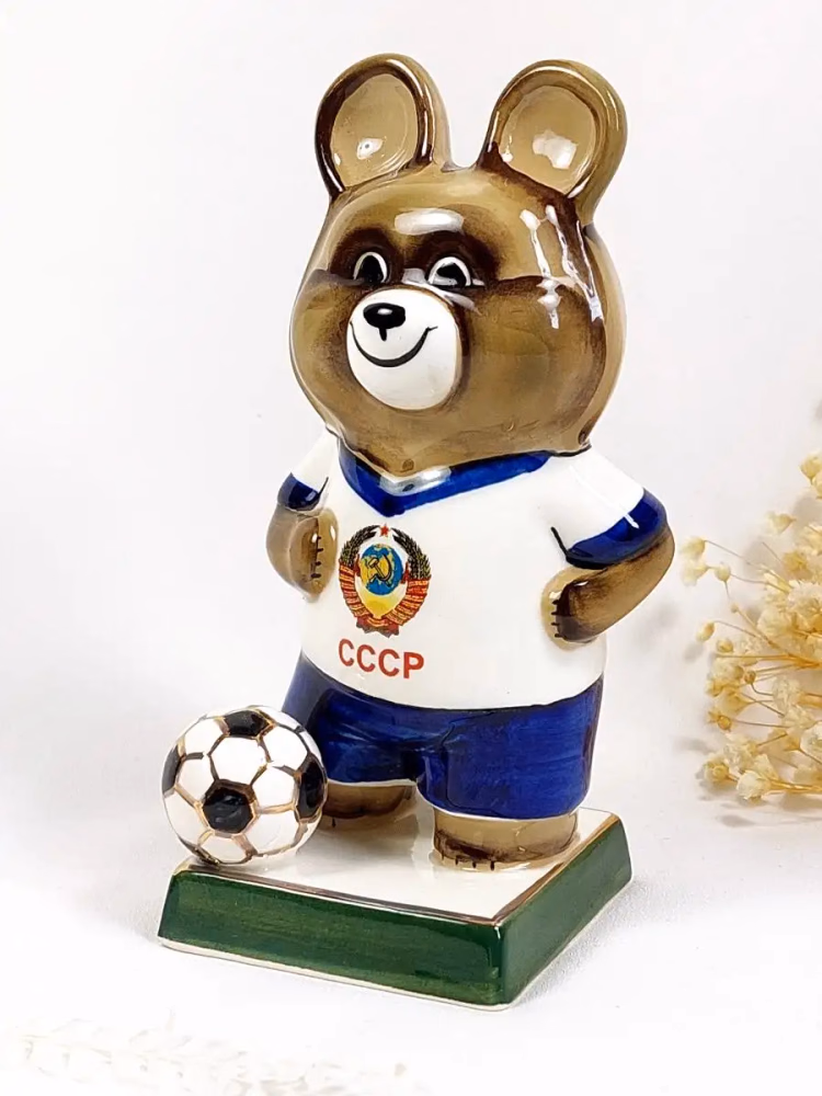 Фигурка Олимпийский мишка-футболист. СССР